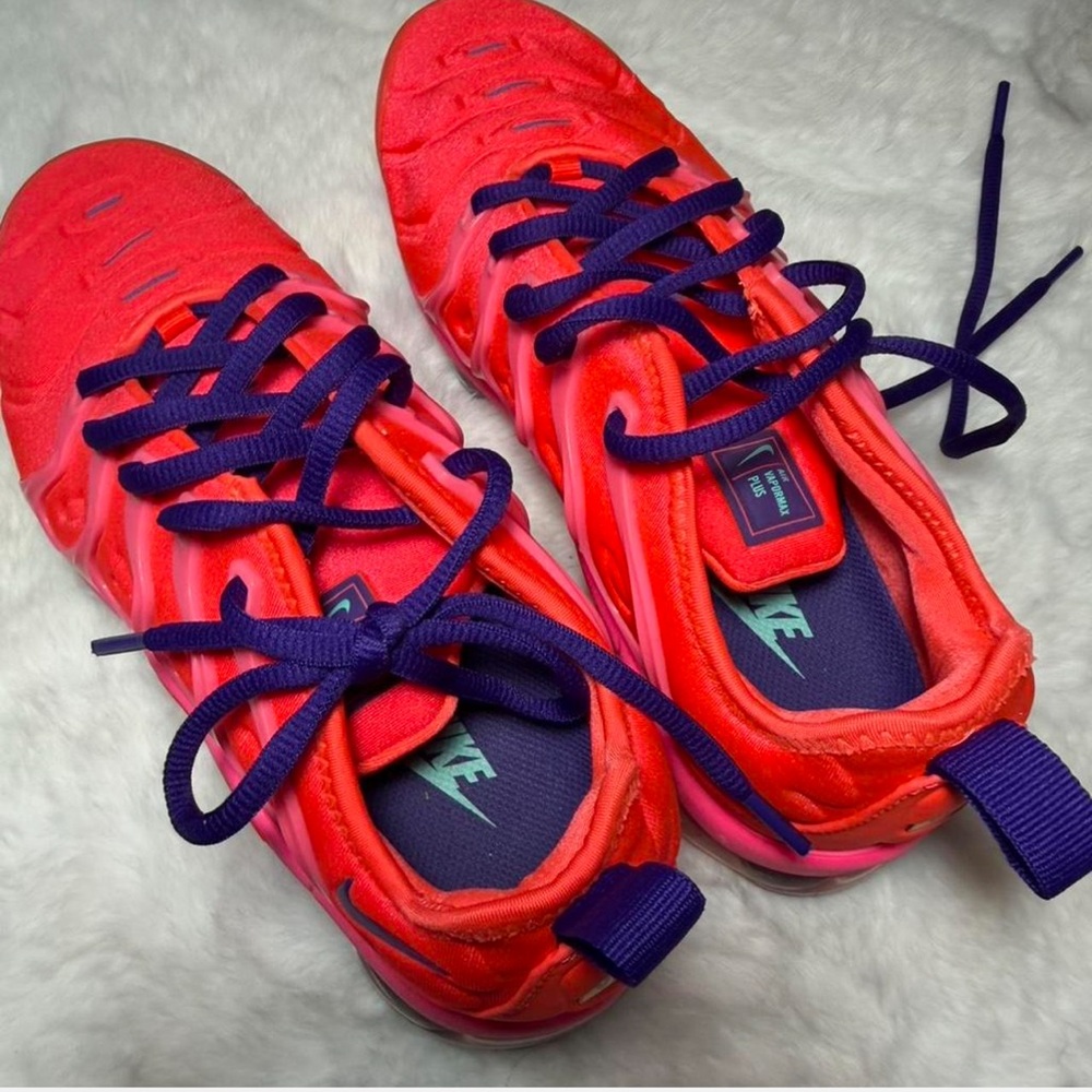 Nike Air VaporMax Plus Bright Crimson
Pink Women
